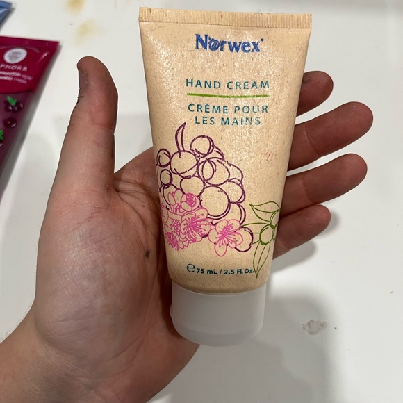 Makeup - Picture 6 of 16